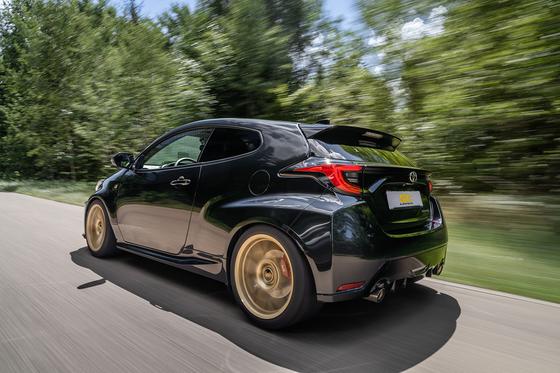 Toyota GR Yaris vFL ST Gewindefahrwerk ST XTA plus 3 Stahl verzinkt (härteverstellbar mit Stützlager)