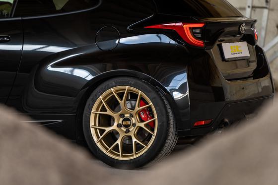 Toyota GR Yaris vFL ST Gewindefahrwerk ST XTA plus 3 Stahl verzinkt (härteverstellbar mit Stützlager)