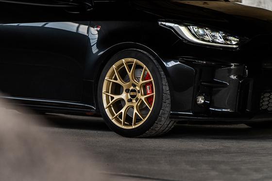 Toyota GR Yaris vFL ST Gewindefahrwerk ST XTA plus 3 Stahl verzinkt (härteverstellbar mit Stützlager)